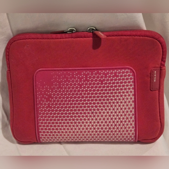 belkin Other - Belkin Pink Neoprene Tablet Sleeve - Protective Carry Case